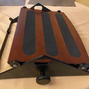 Relax The Back -Foot Machine- by Humanscale